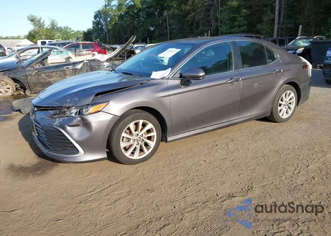 2022 Toyota Camry Le z USA, uszkodzony, nr VIN 4T1C11AK9NU644947